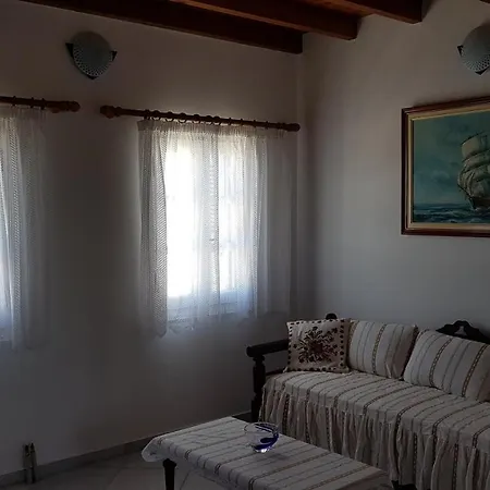 Petroto Abodes דירה